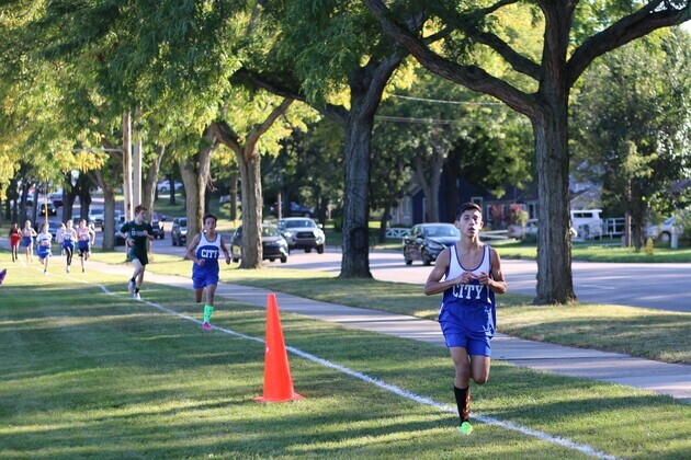 Leaders in the middle school race head north along Fuller Avenue